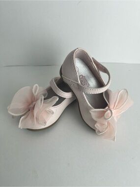 Teeny Toes- Baby Girl Pink Bow Mary Jane Style Dress Shoes - Size 2